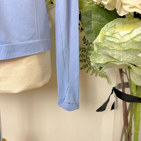 OLD NAVY | fluid seamless fitted top | athletic | Medium | periwinkle | long sle - Picture 3 of 9